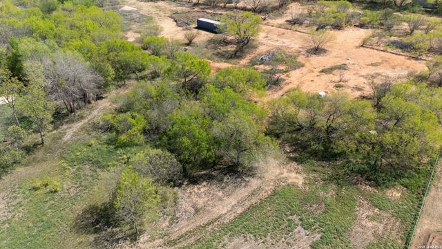 7476 real, China Grove, TX 78263