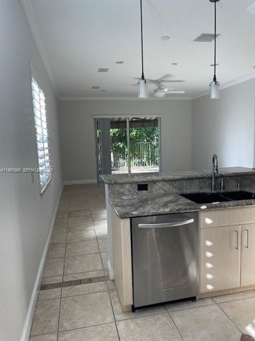 1538 Winterberry Ln 1538, Weston, FL 33327