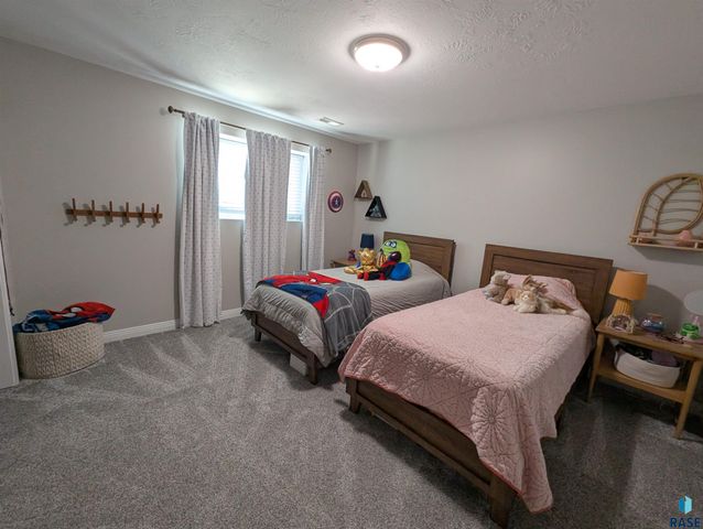 4309 S Klein Ave, Sioux Falls, SD 57106