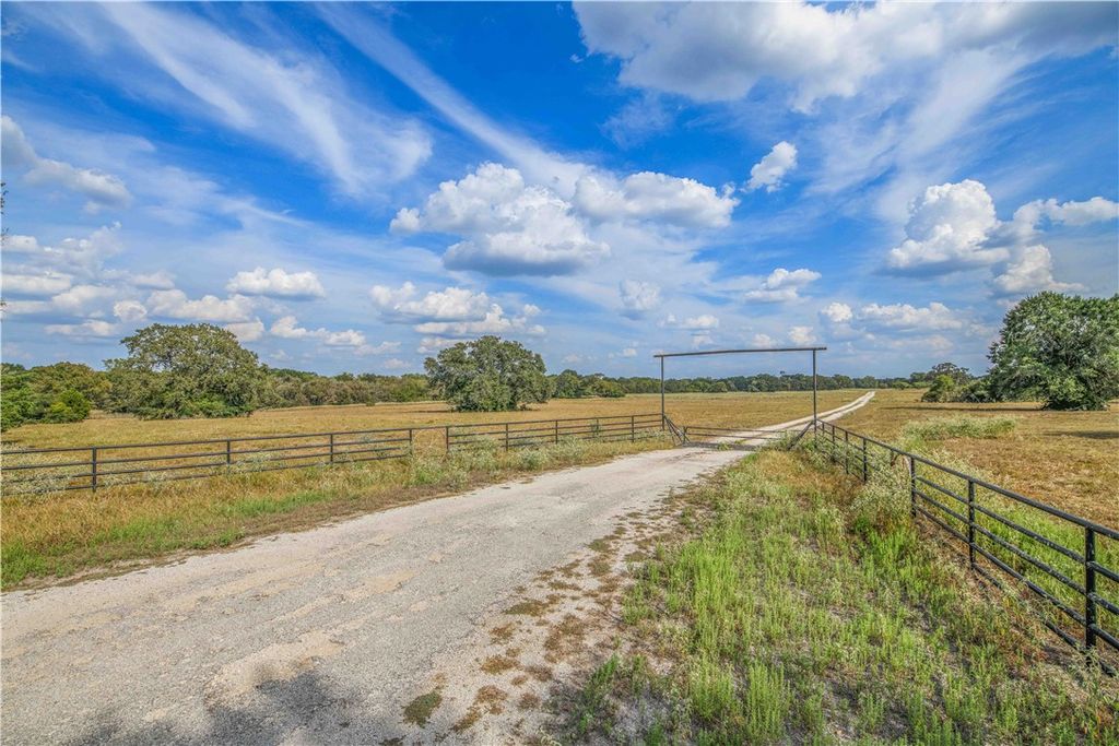 8080 Harris Lane, Bryan, TX 77808 — photo 2