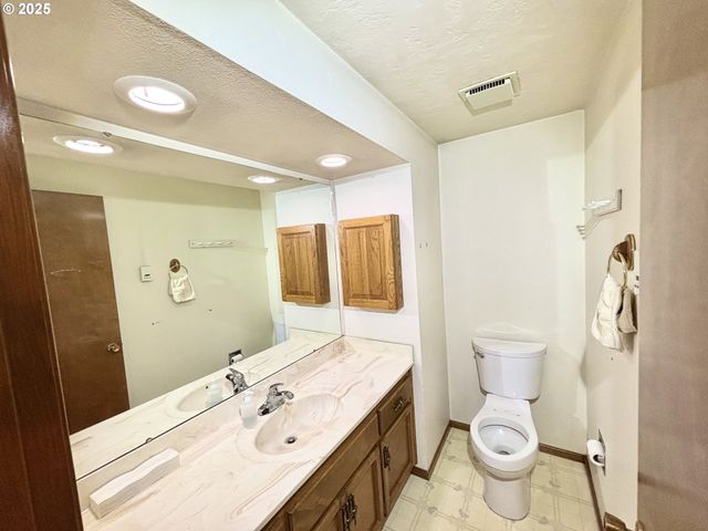 1323 CITY VIEW St, Eugene, OR 97402