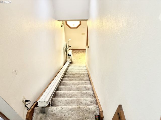 1323 CITY VIEW St, Eugene, OR 97402