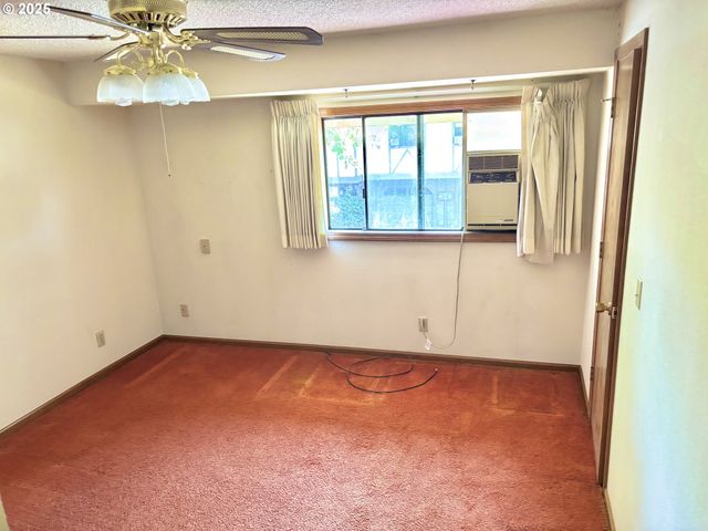 1323 CITY VIEW St, Eugene, OR 97402