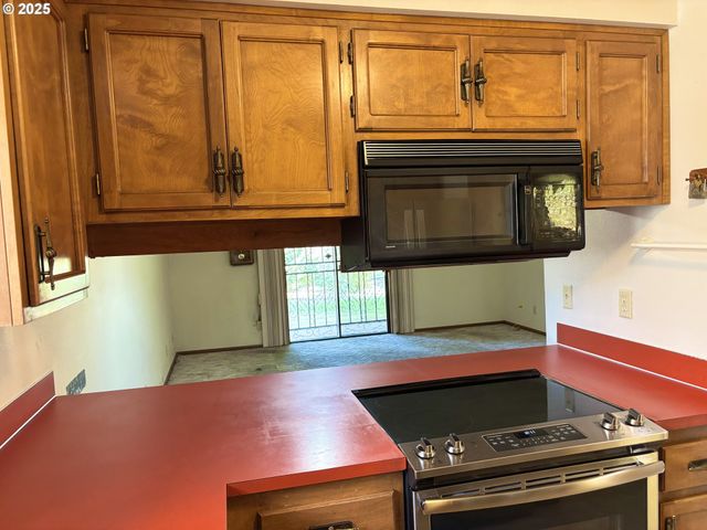 1323 CITY VIEW St, Eugene, OR 97402