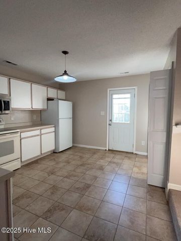 809 Timberlake Trail, Jacksonville, NC 28546