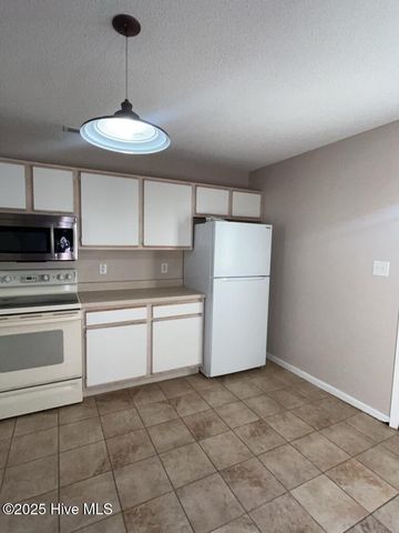 809 Timberlake Trail, Jacksonville, NC 28546