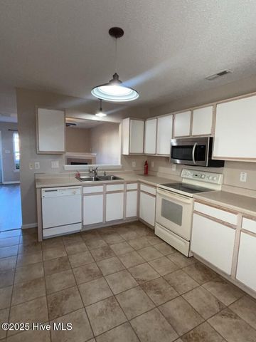 809 Timberlake Trail, Jacksonville, NC 28546