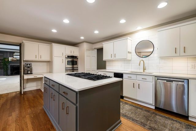 3 Oakmont Court, Little Rock, AR 72212