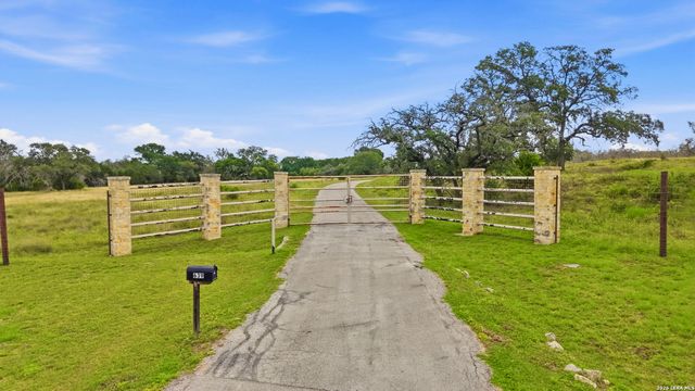 639 SISTERDALE RD, Boerne, TX 78006