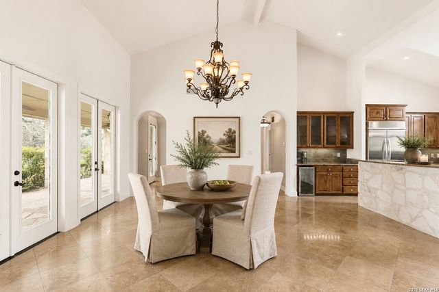 639 SISTERDALE RD, Boerne, TX 78006