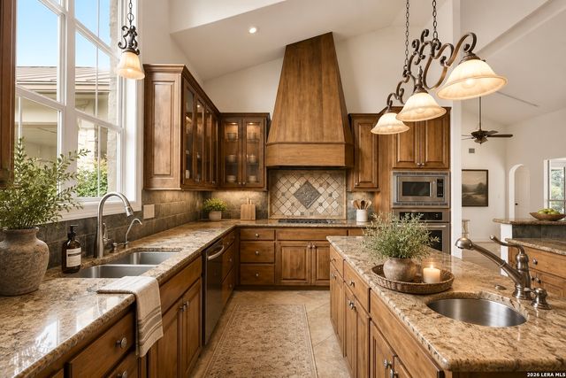 639 SISTERDALE RD, Boerne, TX 78006