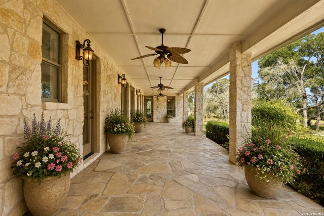 639 SISTERDALE RD, Boerne, TX 78006