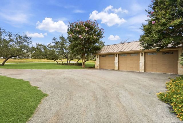 639 SISTERDALE RD, Boerne, TX 78006