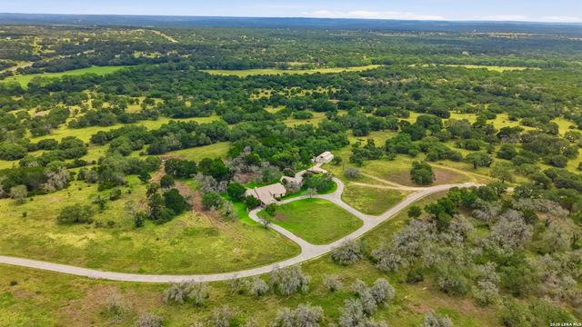 639 SISTERDALE RD, Boerne, TX 78006