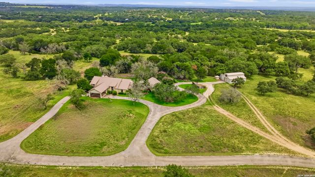 639 SISTERDALE RD, Boerne, TX 78006