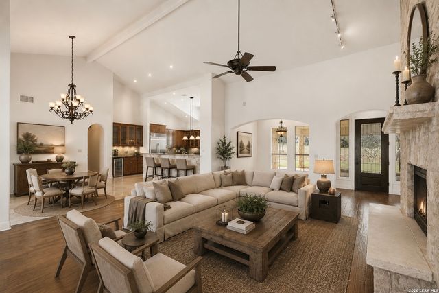 639 SISTERDALE RD, Boerne, TX 78006