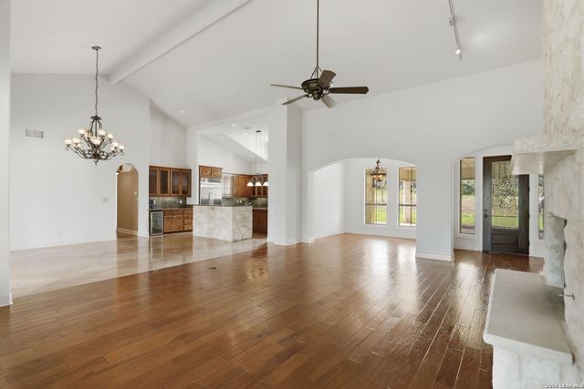 639 SISTERDALE RD, Boerne, TX 78006