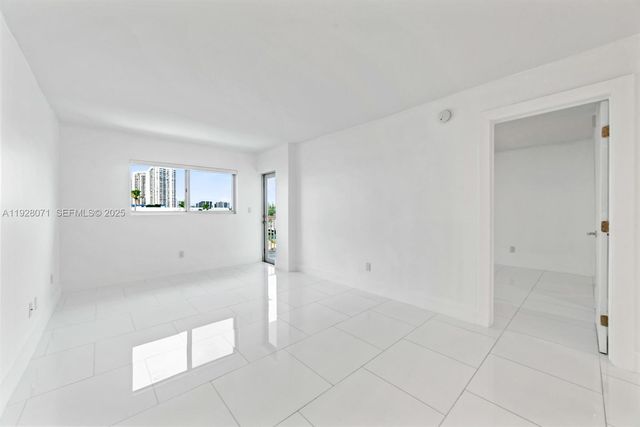 3755 NE 167th St 34, North Miami Beach, FL 33160