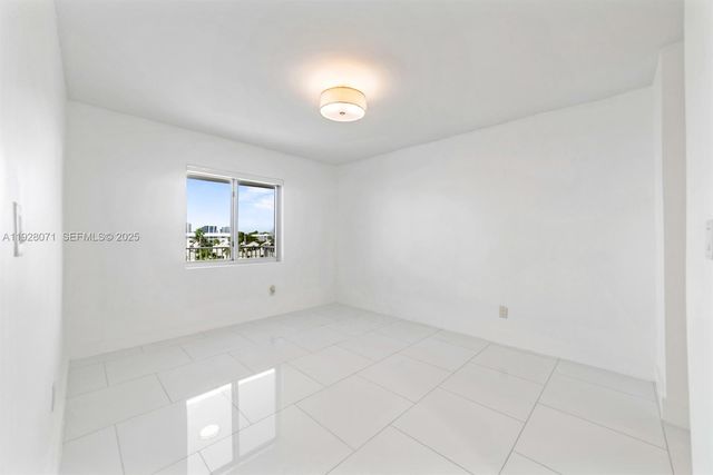 3755 NE 167th St 34, North Miami Beach, FL 33160