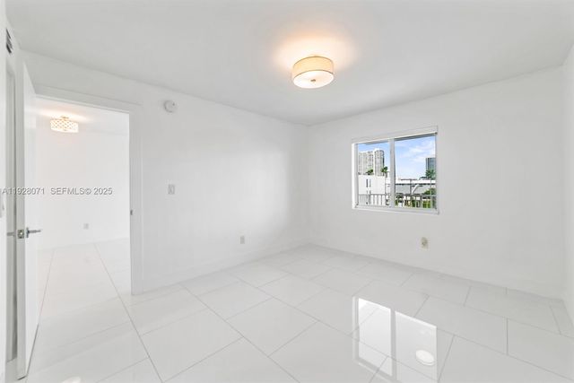 3755 NE 167th St 34, North Miami Beach, FL 33160