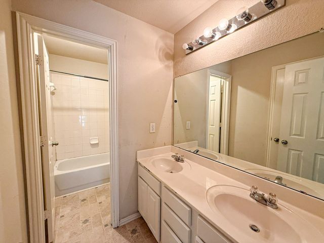 8014 Amesbury Lane, Rowlett, TX 75089