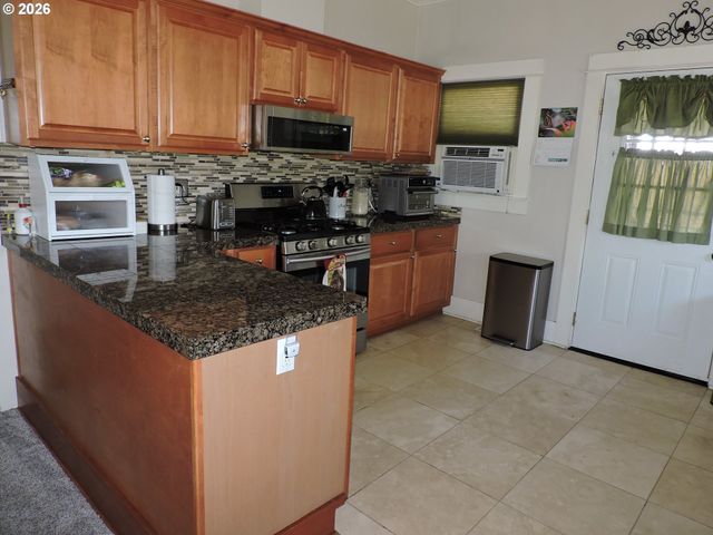 1555 21ST Pl, Forest Grove, OR 97116