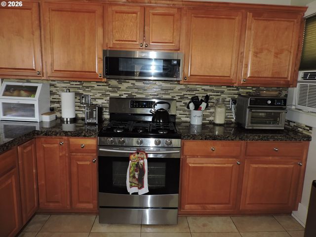1555 21ST Pl, Forest Grove, OR 97116