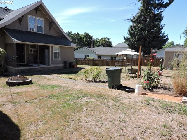 1555 21ST Pl, Forest Grove, OR 97116