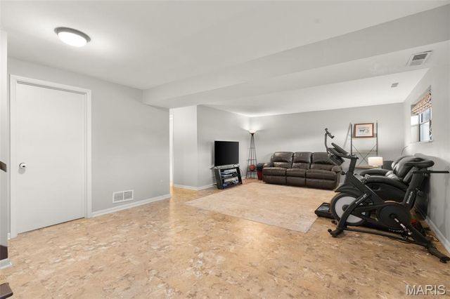 1 Buckingham Drive, Washington, MO 63090