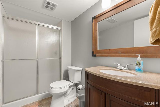 1 Buckingham Drive, Washington, MO 63090