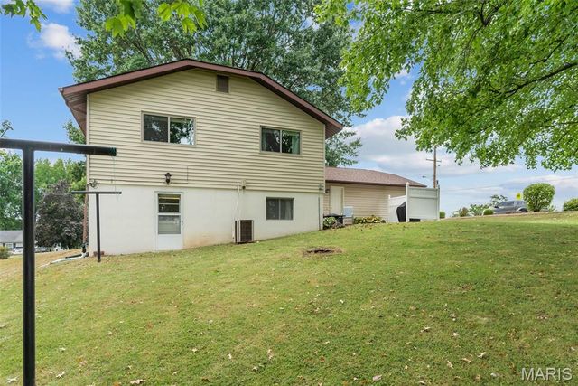 1 Buckingham Drive, Washington, MO 63090