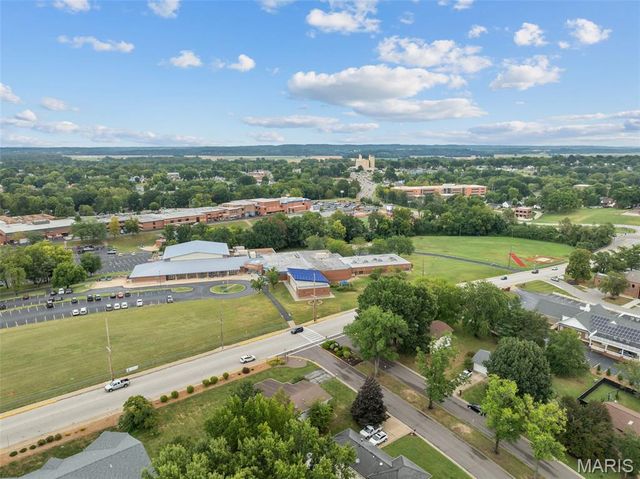 1 Buckingham Drive, Washington, MO 63090
