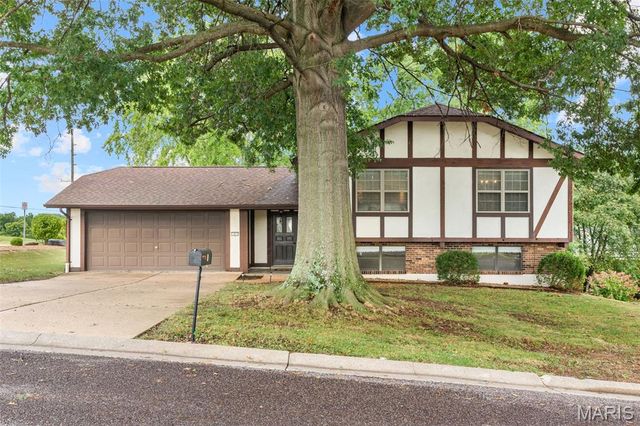 1 Buckingham Drive, Washington, MO 63090