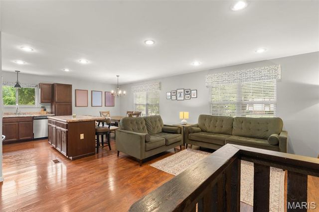 1 Buckingham Drive, Washington, MO 63090