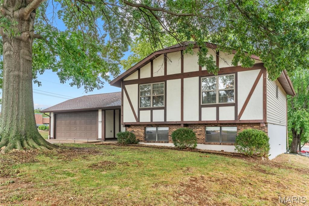 1 Buckingham Drive, Washington, MO 63090