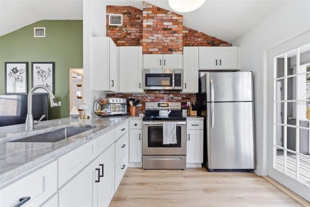 110 W CAYUGA STREET, Tampa, FL 33603