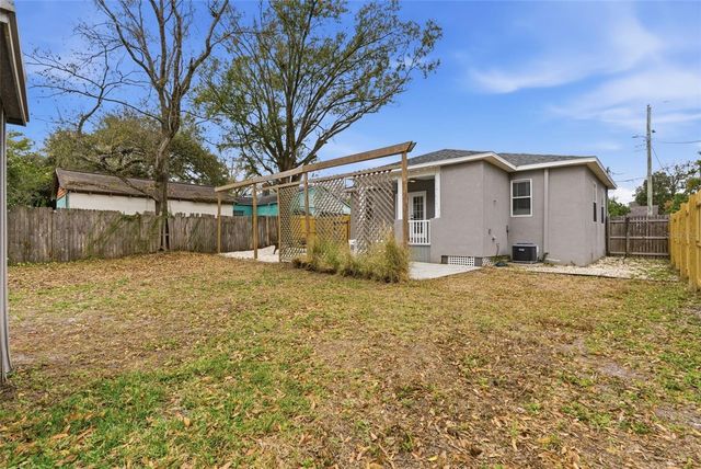 110 W CAYUGA STREET, Tampa, FL 33603