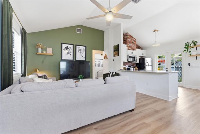 110 W CAYUGA STREET, Tampa, FL 33603