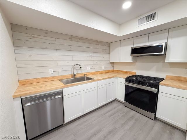 5224 Glen Eagles Lane, Las Vegas, NV 89108
