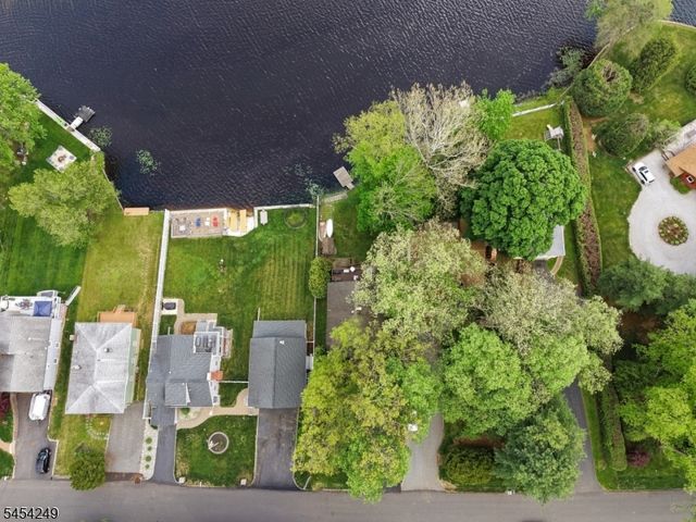 32 W Lakeview Trl, Jefferson Twp., NJ 07885