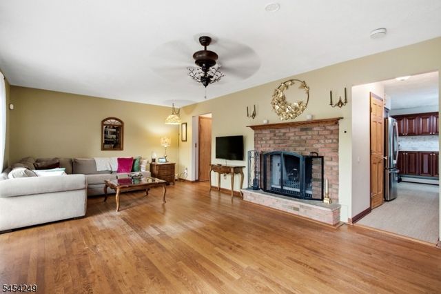 32 W Lakeview Trl, Jefferson Twp., NJ 07885