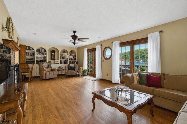 32 W Lakeview Trl, Jefferson Twp., NJ 07885
