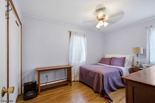 32 W Lakeview Trl, Jefferson Twp., NJ 07885