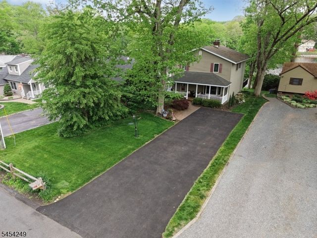 32 W Lakeview Trl, Jefferson Twp., NJ 07885