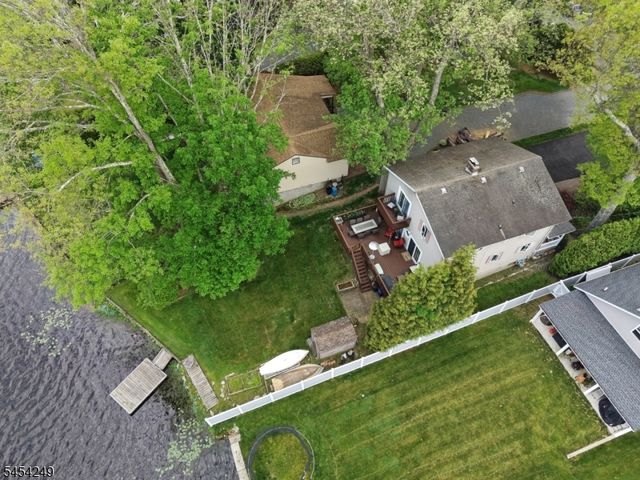 32 W Lakeview Trl, Jefferson Twp., NJ 07885