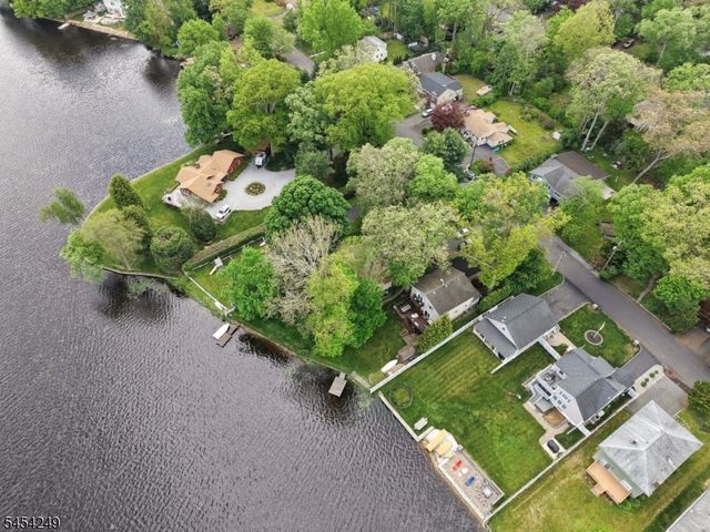 32 W Lakeview Trl, Jefferson Twp., NJ 07885