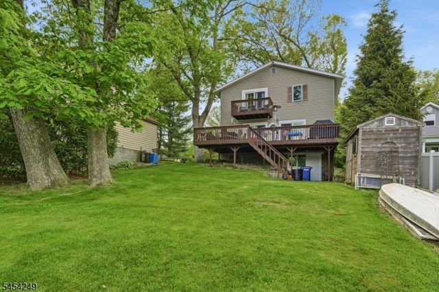 32 W Lakeview Trl, Jefferson Twp., NJ 07885