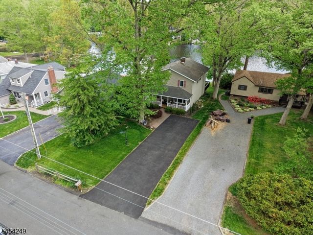 32 W Lakeview Trl, Jefferson Twp., NJ 07885