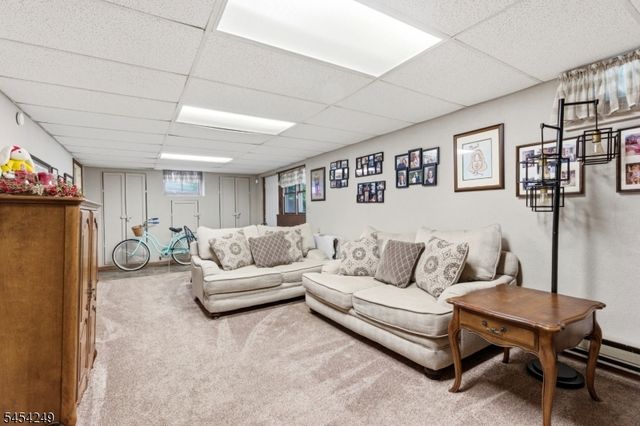 32 W Lakeview Trl, Jefferson Twp., NJ 07885