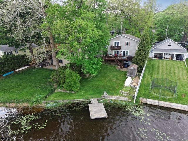 32 W Lakeview Trl, Jefferson Twp., NJ 07885
